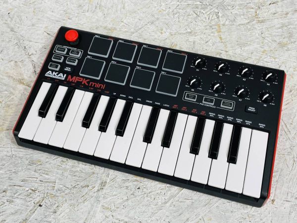 中古 AKAI professional MPKmini (u86694)
